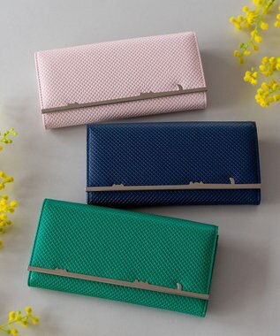 tsumori chisato CARRY クロスエンボス かぶせ長財布