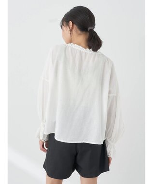 earth music&ecology ギャザーショートブラウス Off White