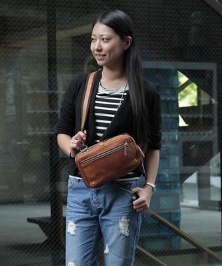 UNBILLION Otias シュリンクレザーオイル仕上げタテ型ボディバッグ ブラウン