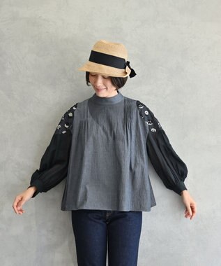 muuc 〈遠州織物の工場で織られた上質なコットン生地〉〈オーガニックコットン〉〈チュール素材に花刺繍〉あじさい小花刺繍ブラウス ネイビー