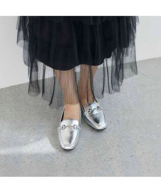 MODE ET JACOMO <noyau>スクエアトゥビット付きヒールローファー シルバー