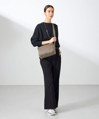 Y'SACCS ブロックモチーフショルダー グレージュ