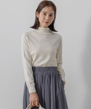 組曲 L 【前後着用可 / 加藤ローサさん着用】スムースストレッチタートル ニット アイボリー系