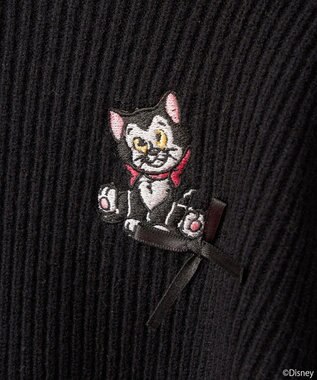 earth music&ecology Ｄｉｓｎｅｙ／フィガロ刺繍袖フェザーニット Black