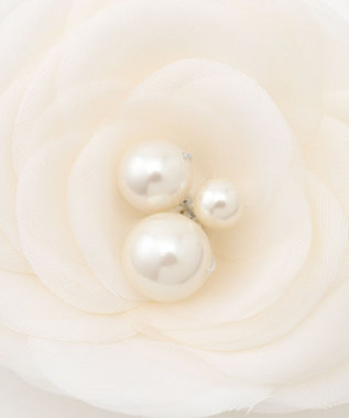 組曲 エアリーフラワーパールコサージュ アイボリー系