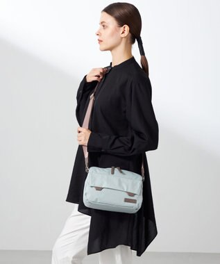 Y'SACCS ダブルタブ　トラベルポシェット ライトグレー