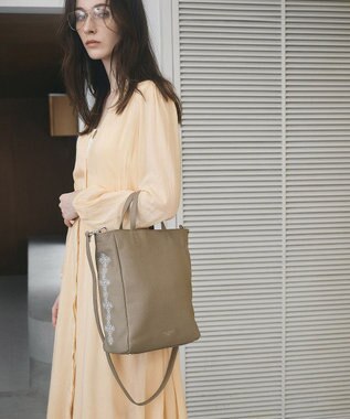 TOPKAPI 【TREASURE TOPKAPI】シュリンクレザー レース 刺しゅう ショルダー付 トートバッグ