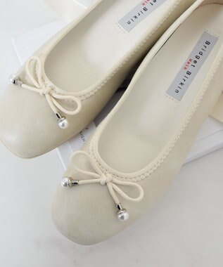 Bridget Birkin ＜3E＞【Bridget Birkin Walk】インヒールリボンパンプス アイボリー