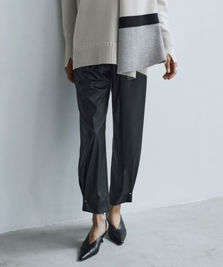  【洗える】 ライトフェイクレザー バレルパンツ