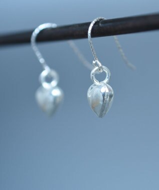 monshiro カレンシルバーハートピアスS シルバー