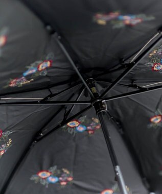 AND WOOL 〈UVカット率99%以上・一級遮光生地・晴雨兼用〉野ばら刺繍の日傘 （折りたたみ傘タイプ） グレー