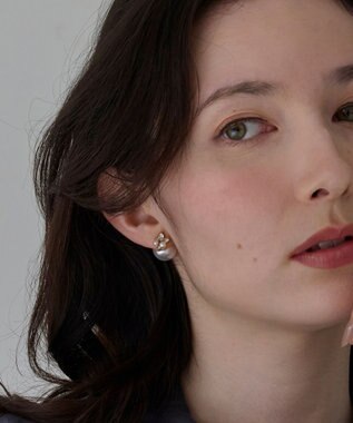 Phoebe クラシカルパール×ビジューバックキャッチピアス ホワイト