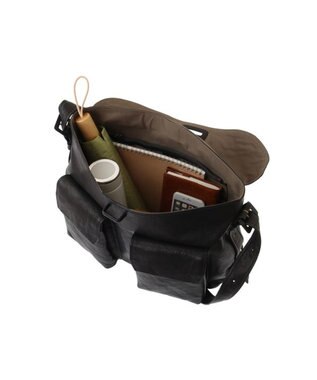 genten ゴートシュリンク かぶせ付ショルダーバッグ クロ