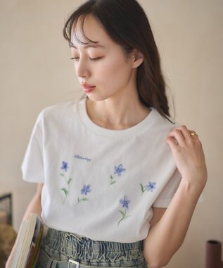 earth music&ecology アソートロマンティックグラフィックＴ Off White