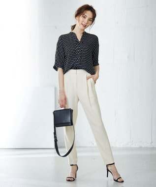 ICB 【人気のため新色追加・洗える】Naiaバックサテン テーパードパンツ エクリュ系