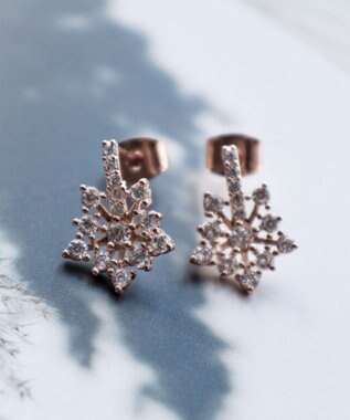 Tiaclasse 【安田美沙子さん着用・金属アレルギー対応】スノーフレークピアス／イヤリング ピンクゴールドピアス