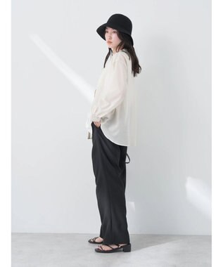 earth music&ecology シアーギャザーネックブラウス Ivory