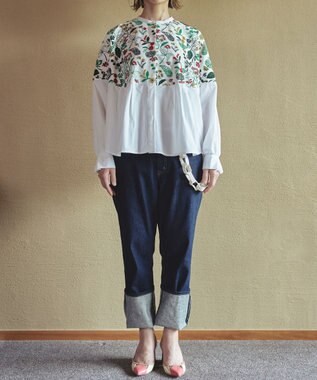 muuc 筆記帳刺繍ヨーク切り替えブラウス〈国産・muucオリジナル総柄刺繍〉〈オーガニック綿〉〈贅沢な刺繍とタック使い〉〈ゆったりリラックス〉〈3シーズン春秋冬〉 ホワイト