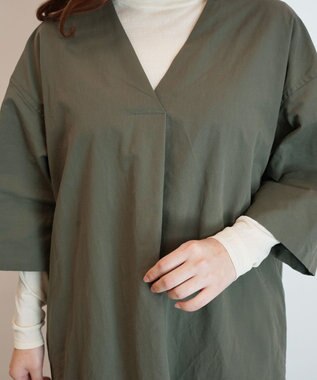 WHITE MAILS 【阿久津ゆりえコラボ】フロントタック Vネック ワンピース カーキ