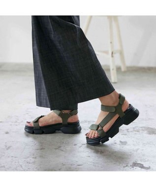 ing <ing>ボリュームソールスポーツサンダル