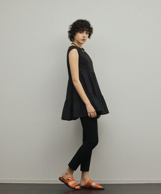 GRACE CONTINENTAL ポンチスリムパンツ ブラック