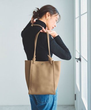 TOPKAPI 【Breath TOPKAPI】シュリンクレザー ノットハンドル トートバッグ グレージュ