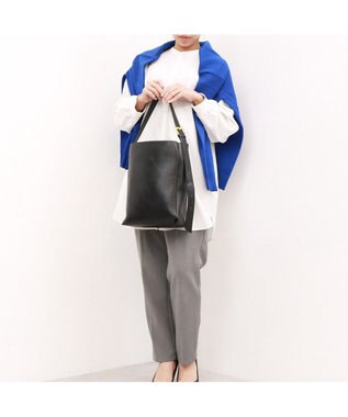 UNBILLION カシュカシュ cachecache / アシンメトリーバックル付きホーボーバッグ ブラック