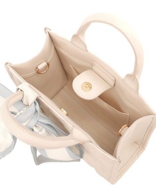 Maison de FLEUR スカーフ付きリボンキルティング2Wayスクエアトート Ivory