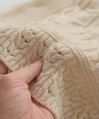 muuc 〈希少なエクストラファインラムウール〉ケーブル模様編みニットセーター オフホワイト