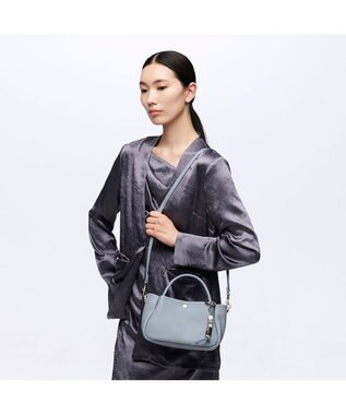 TOPKAPI 【Breath TOPKAPI】【新色追加】シュリンクレザー ショルダー付き ミニ トートバッグ / チャーム付き S ブルーグレー