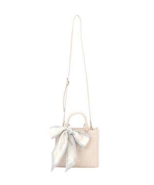 Maison de FLEUR スカーフ付きリボンキルティング2Wayスクエアトート Ivory
