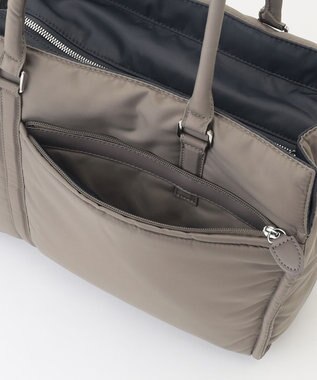 Y'SACCS 【ムック本掲載】ツイルナイロン　スクエアトート　Mサイズ グレージュ【web限定カラー】