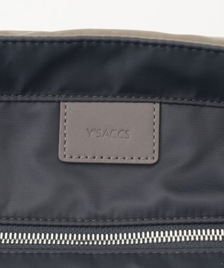 Y'SACCS 【ムック本掲載】ツイルナイロン　スクエアトート　Mサイズ グレージュ【web限定カラー】