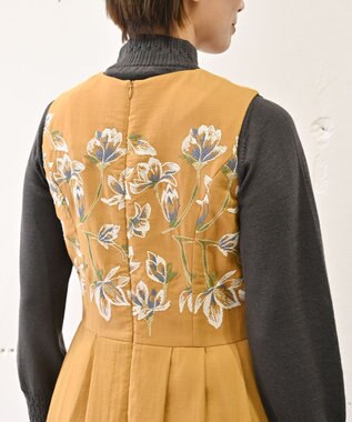 muuc 〈遠州織物の工場で織られた上質なコットン生地〉モクレン刺繍 後ろファスナー有り ノーカラー ノースリーブ ウエスト切り替えワンピース（セットアップ可能） イエロー×ホワイト