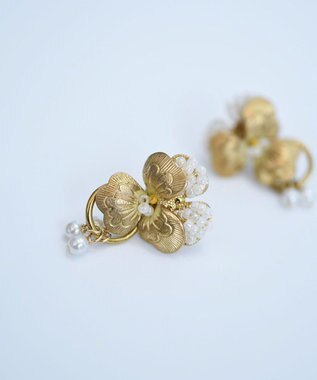 monshiro 【パール】ビオラ イヤリング（ホワイト） ホワイト×ゴールド