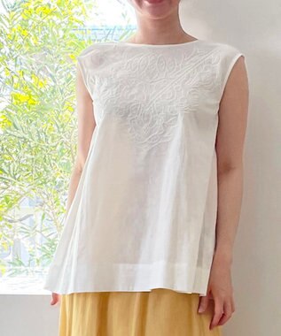 UNFILO 【撥水】レーヨン麻ライト刺繍ブラウス ホワイト系