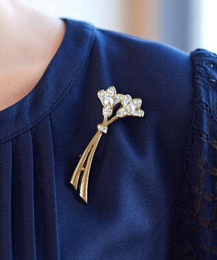 Tiaclasse フローラルブーケブローチ ゴールド