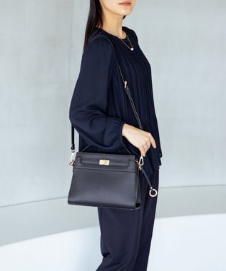 組曲 ベルトデザインスクエアショルダーバッグ ブラック系