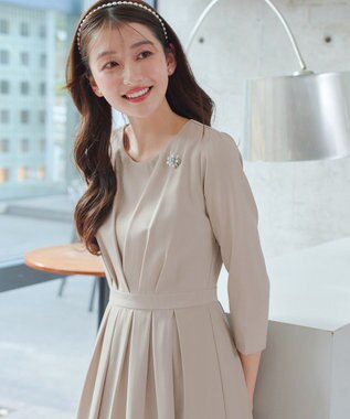 Tiaclasse 【おのののかさん着用】半袖&長袖選べる袖丈・タックフレアワンピース 長袖グレージュ