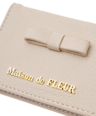 Maison de FLEUR 二つ折りリールパスケース Pink Beige