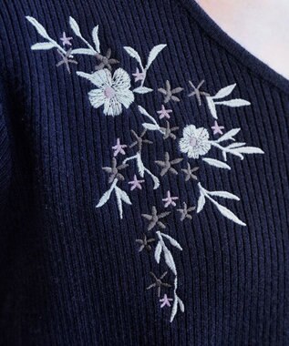 Tiaclasse 【洗える】刺繍リブニットトップス ネイビー