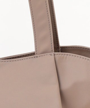 TOCCA 【撥水・A4サイズ対応】BLOOMING BUD NYLONBAG ナイロンバッグ ベージュ系