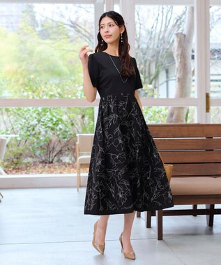 Tiaclasse 【小倉優子さん着用・新色追加・洗える】モノトーンフラワープリントワンピース ブラック×ブラック