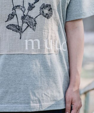 muuc 〈コットン100% 透けにくい厚みの6.2オンス〉ポピー花刺繍の Tシャツ グレー