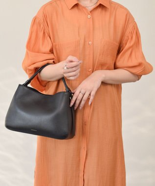 INTER-CHAUSSURES 【LORISTELLA】ミディアムサイズレザーハンドバッグ ブラック