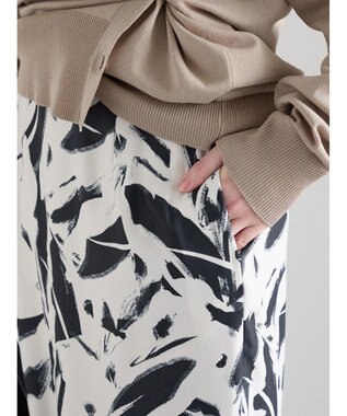 Te chichi 【2026年3月InRed掲載波瑠さん着用】ペイントパターンナロースカート オフホワイト