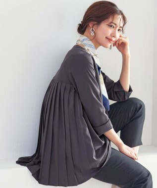 Tiaclasse 【洗える・スマート裏起毛】バックプリーツチュニックブラウス チャコールグレー