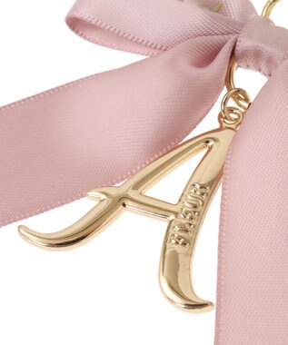 Maison de FLEUR イニシャルリボンパールチャーム A