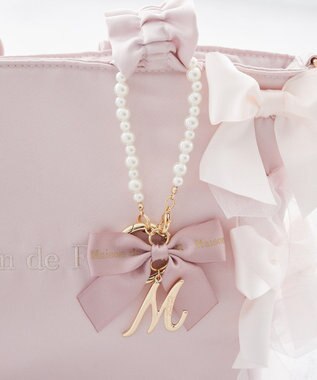 Maison de FLEUR イニシャルリボンパールチャーム M