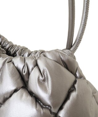 Green Parks ・ＱＵＯＮ　合皮キルト巾着 Silver